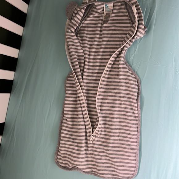 Lot of love to dream swaddles for the babies that love to sleep arms up! <3 - Picture 6 of 8